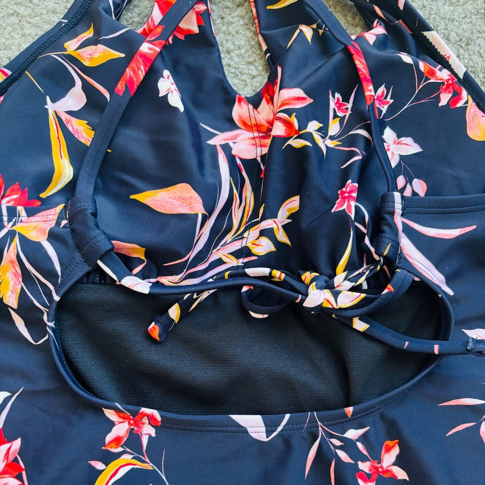 NWT Cupshe Rich Flower Cutout Tie Back One Piece Swimsuit in Navy Red Floral - Picture 9 of 12